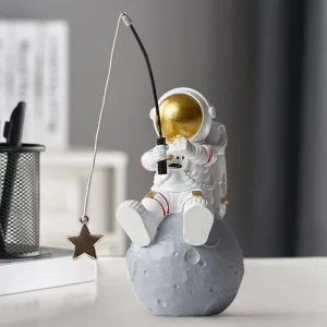 Figurita decorativa de astronauta pescando una estrella