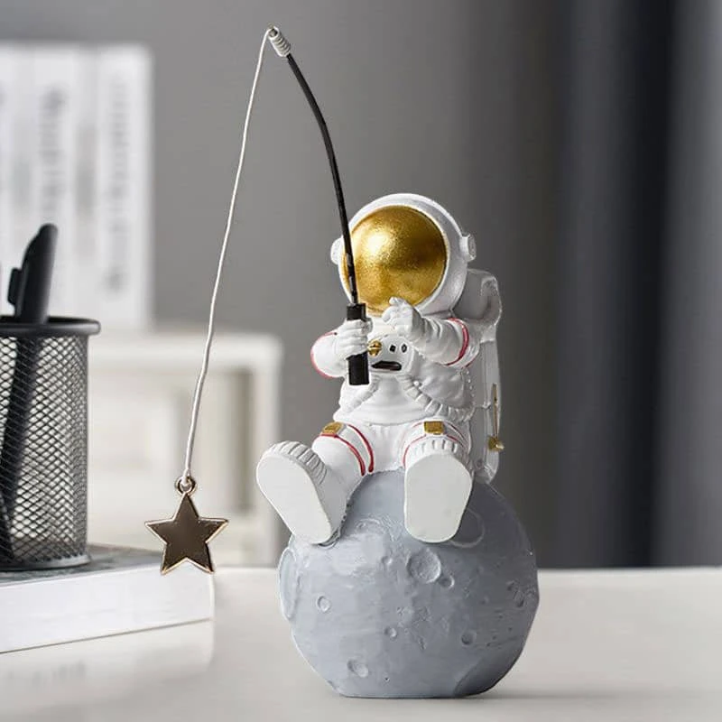 Figurita decorativa de astronauta pescando una estrella