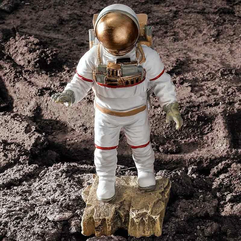 Figura de astronauta de los años 60