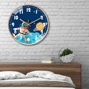 Reloj de pared grande con diseño de astronauta